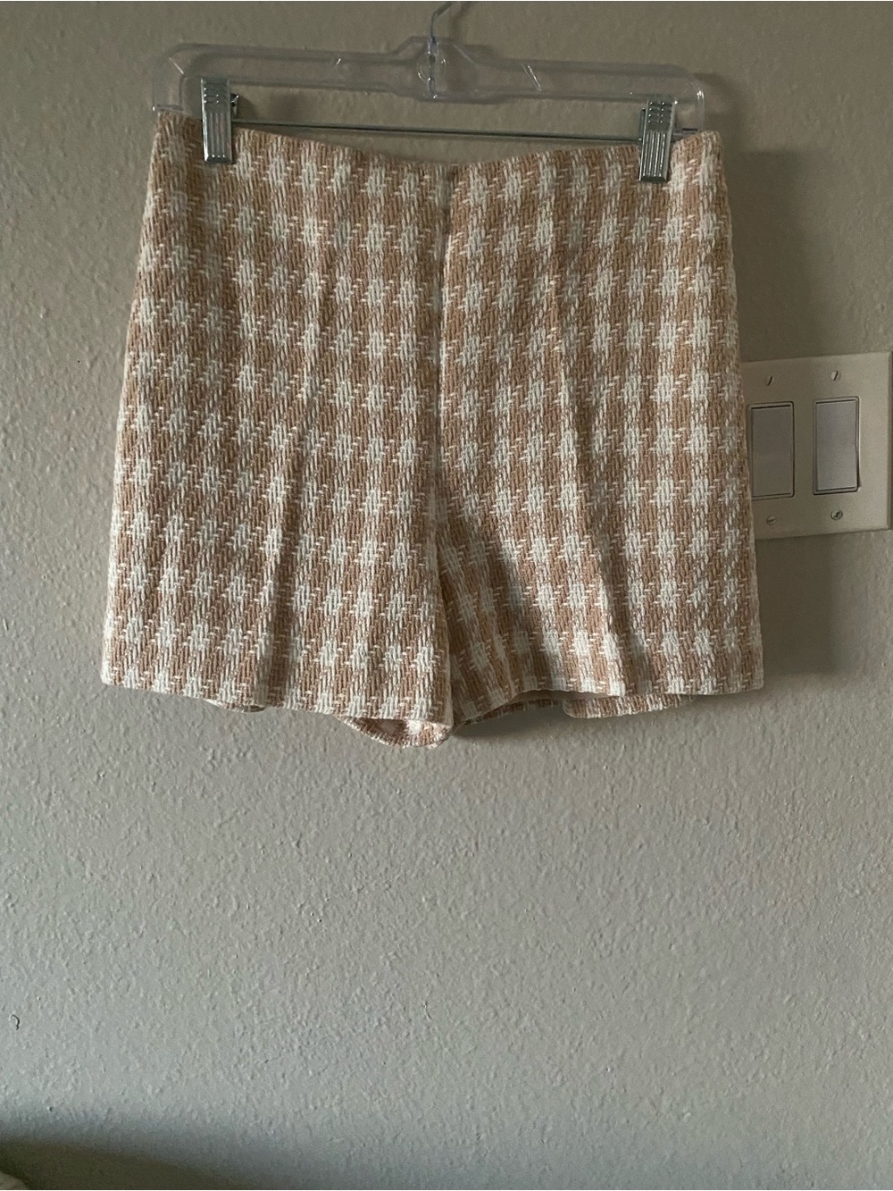 Ann Taylor Beige and White Houndstooth Pull-On Shorts